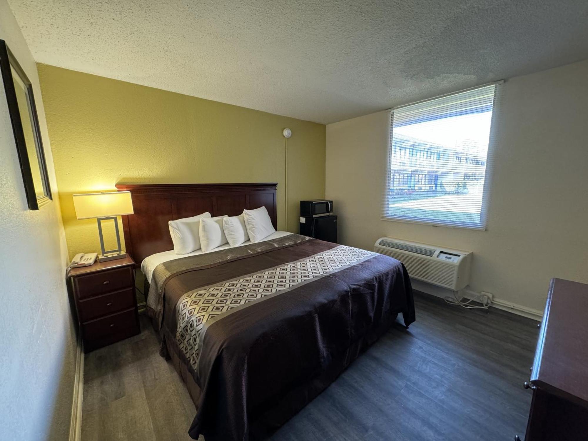 James River Inn & Suites Newport News Exterior photo